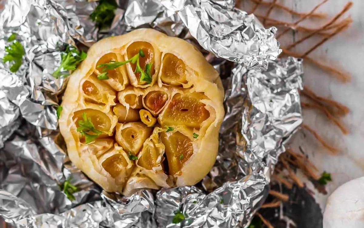 Alho Assado na Airfryer Papel Alumínio Aprenda Como Fazer