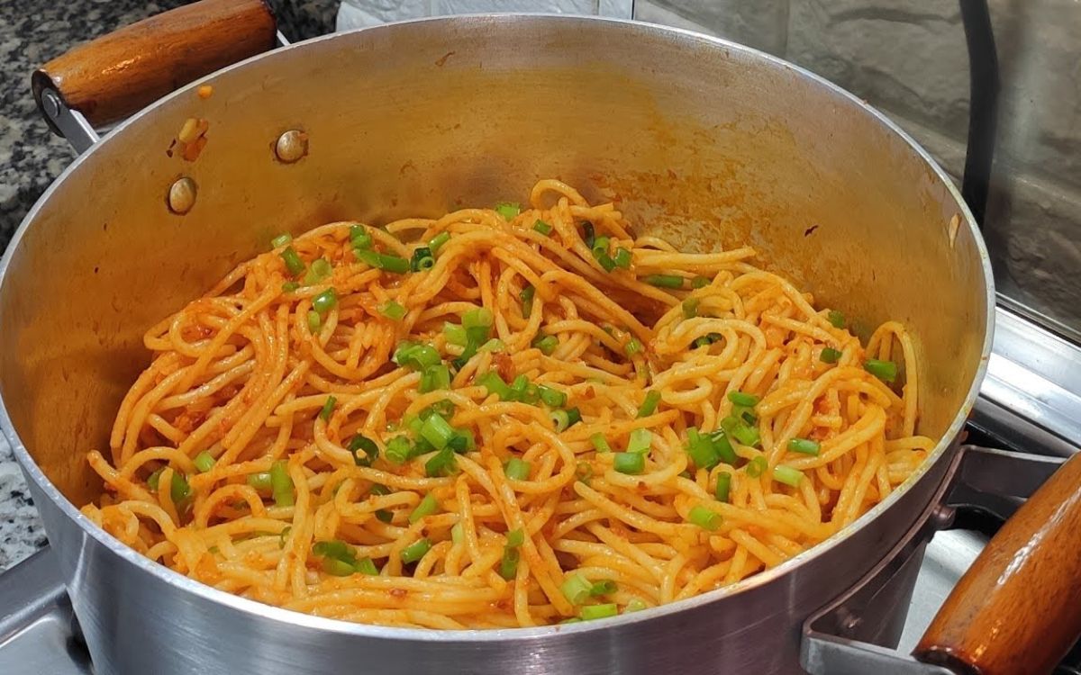 Macarrão com Colorau em 20 Minutos