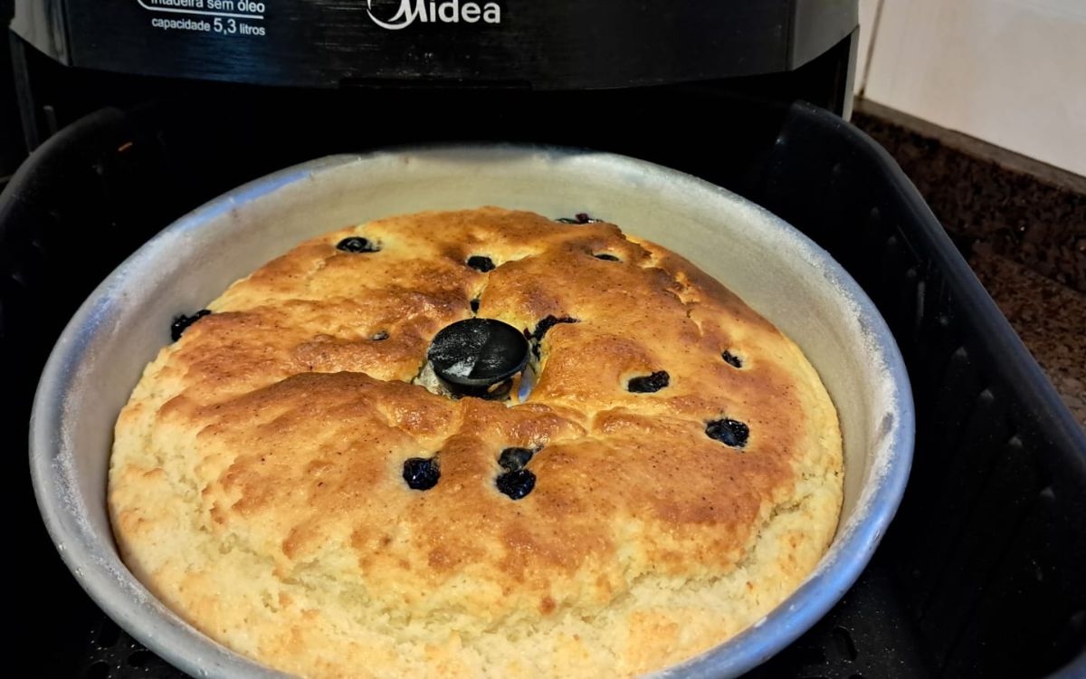 Receita de Bolo de Limão com Mirtilo na Airfryer